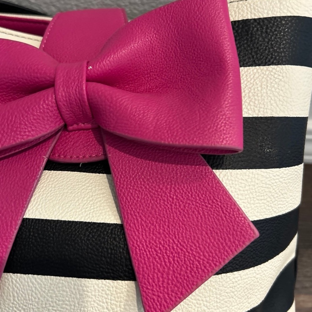 BETSEY JOHNSON STRIPPED BOW TOTE BAG - Picture 4 of 5